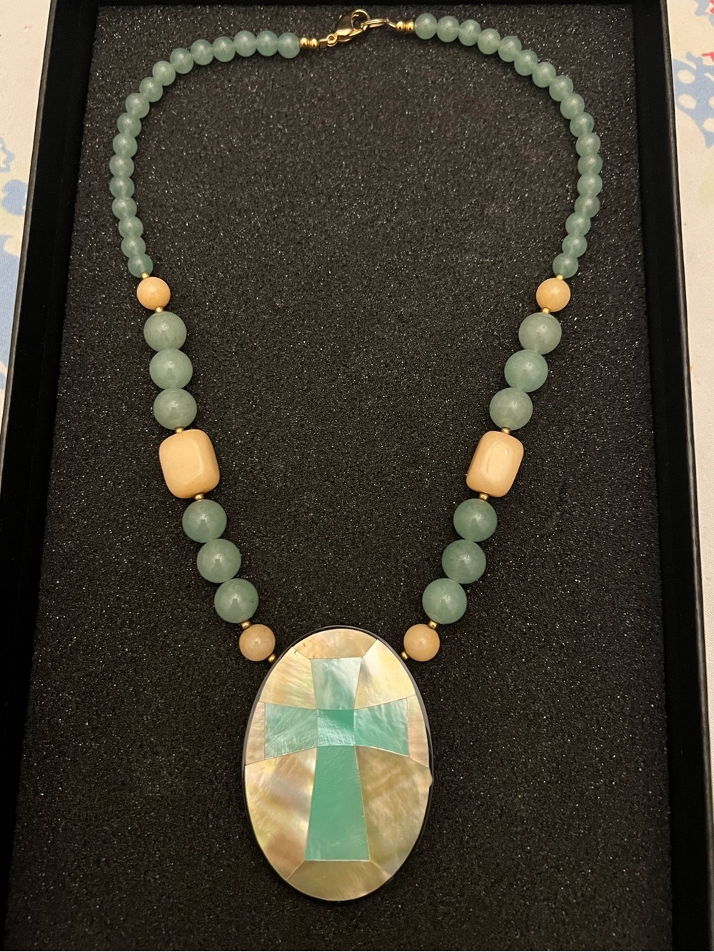 LEE SANDS Mother of Pearl AVENTURINE NECKLACE 18KGP Inlay CROSS PENDANT